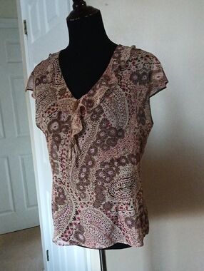💓3 for $15 cleo Beige Paisley Ruffle V-Neck Blouse with Pink Accents